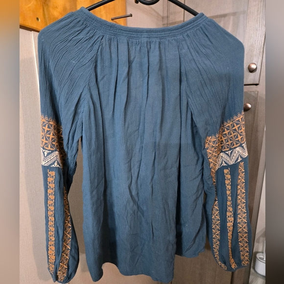 ####American Eagle Embroidered Peasant Blouse - Picture 4 of 6
